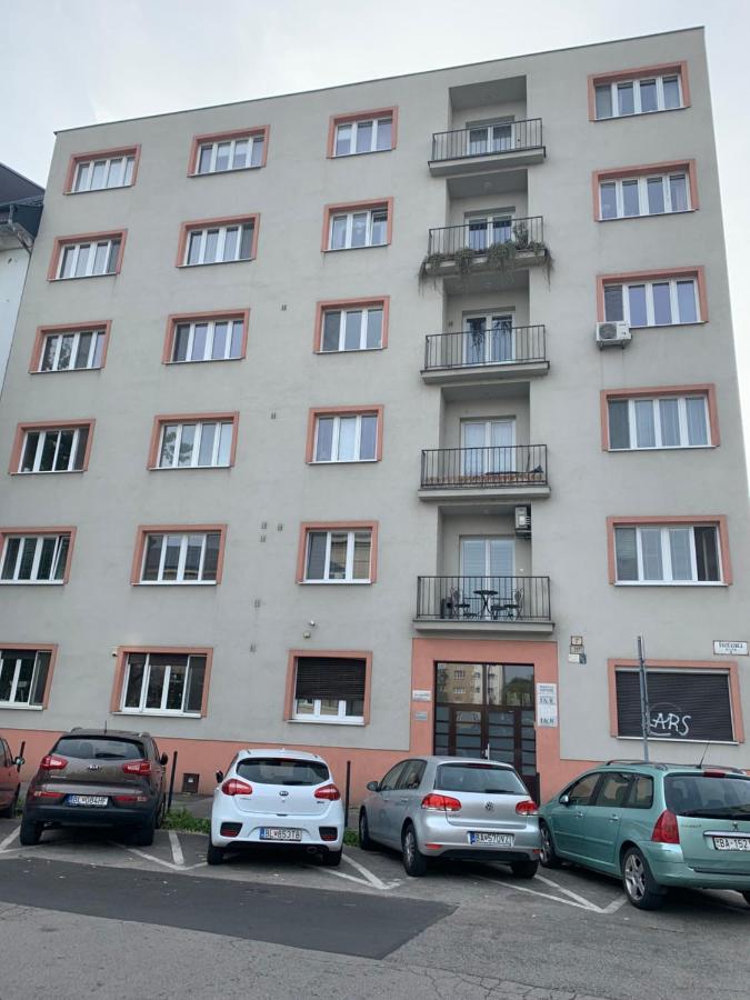 Apartmany Bratislava Апартаменти *